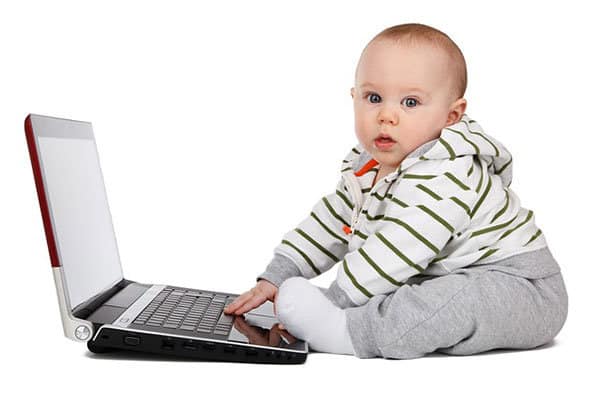 baby met computer